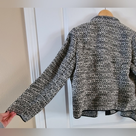 Chico’s Diamond Jacquard Moto Jacket Black/White - Women's Size 1/ Medium/ 8 - Picture 7 of 13